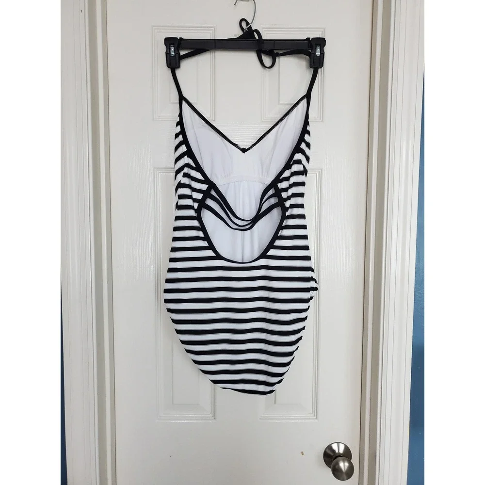 La Blanca Modest Mime Games Black White Stripes V-neck One‎ Piece Swimsuit SZ 12